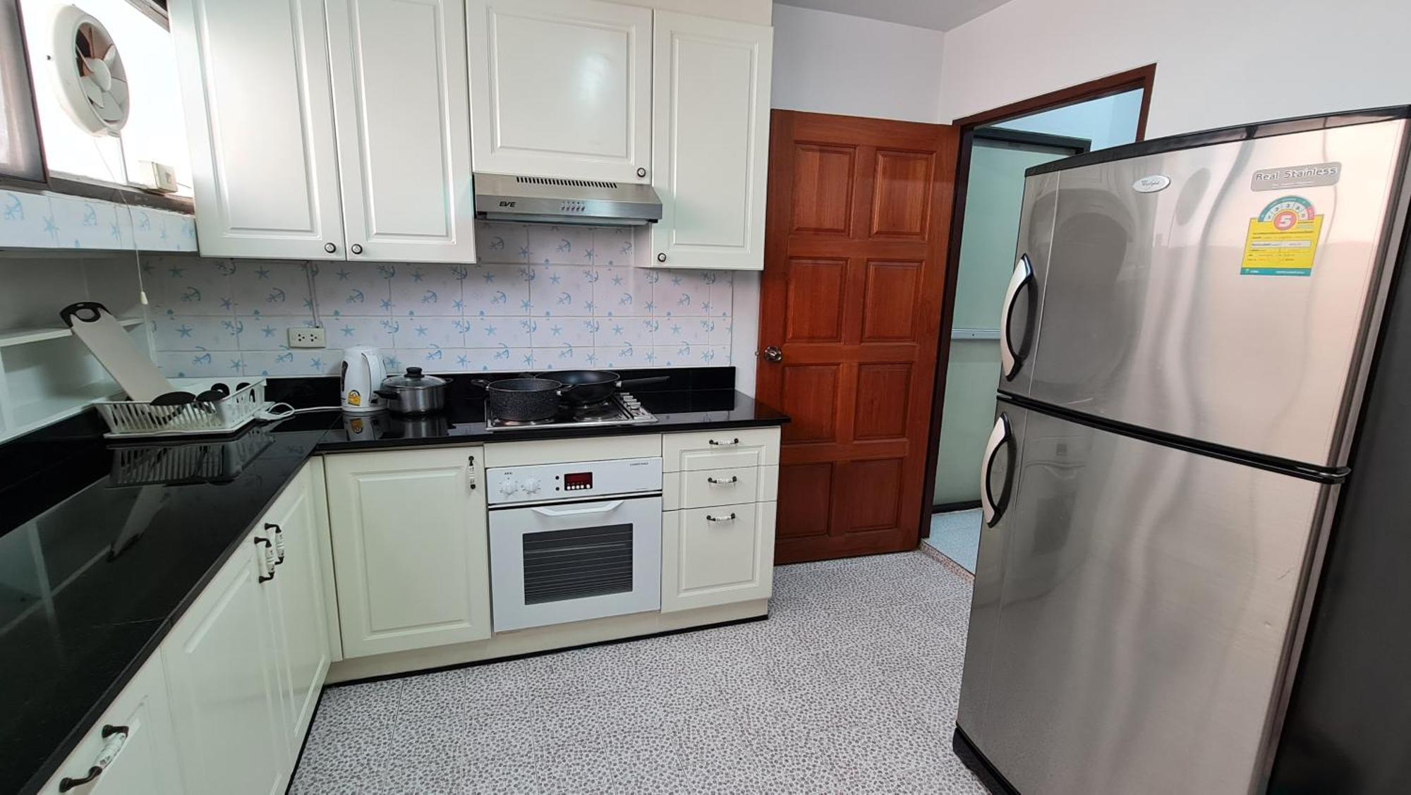 Service Thong Lo Ekkamai Prompong Apartment Bangkok