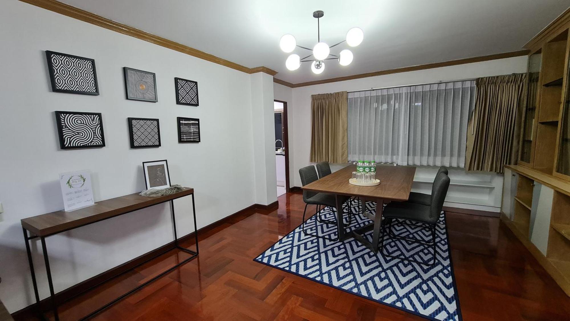 Service Thong Lo Ekkamai Prompong Apartment Bangkok