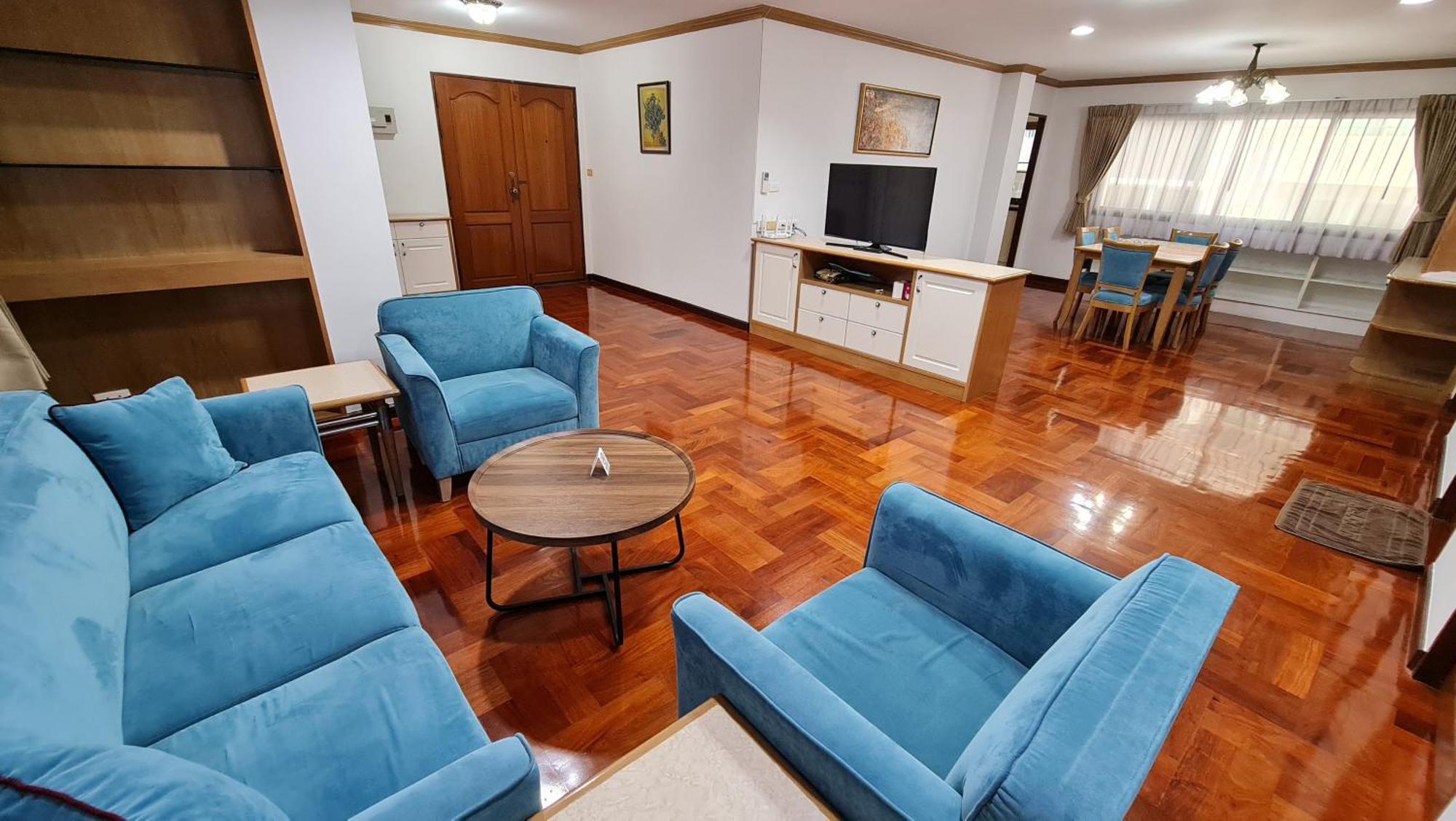 Service Thong Lo Ekkamai Prompong Apartment *