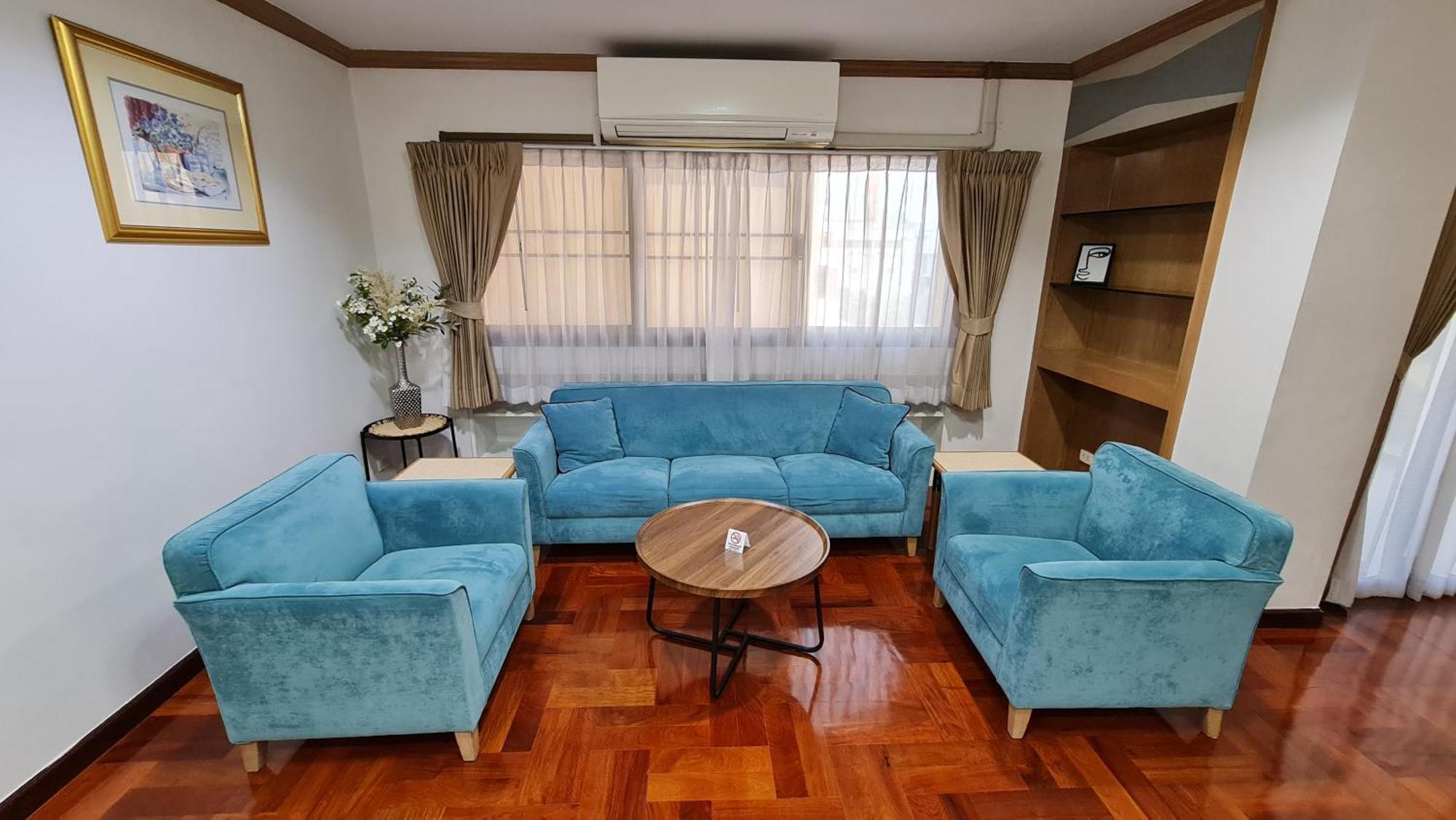 Service Thong Lo Ekkamai Prompong Apartment Bangkok