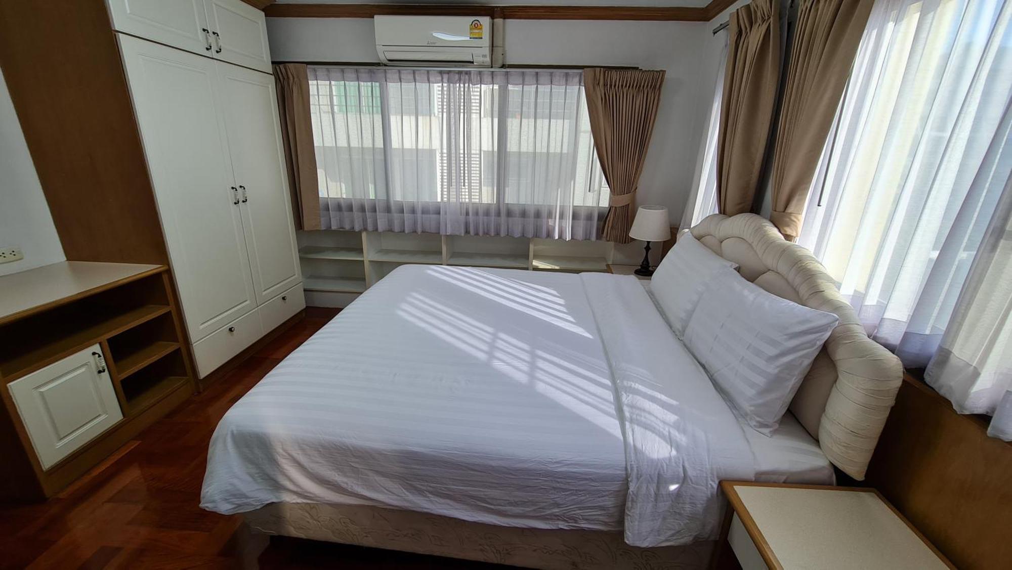 Service Thong Lo Ekkamai Prompong Apartment Bangkok