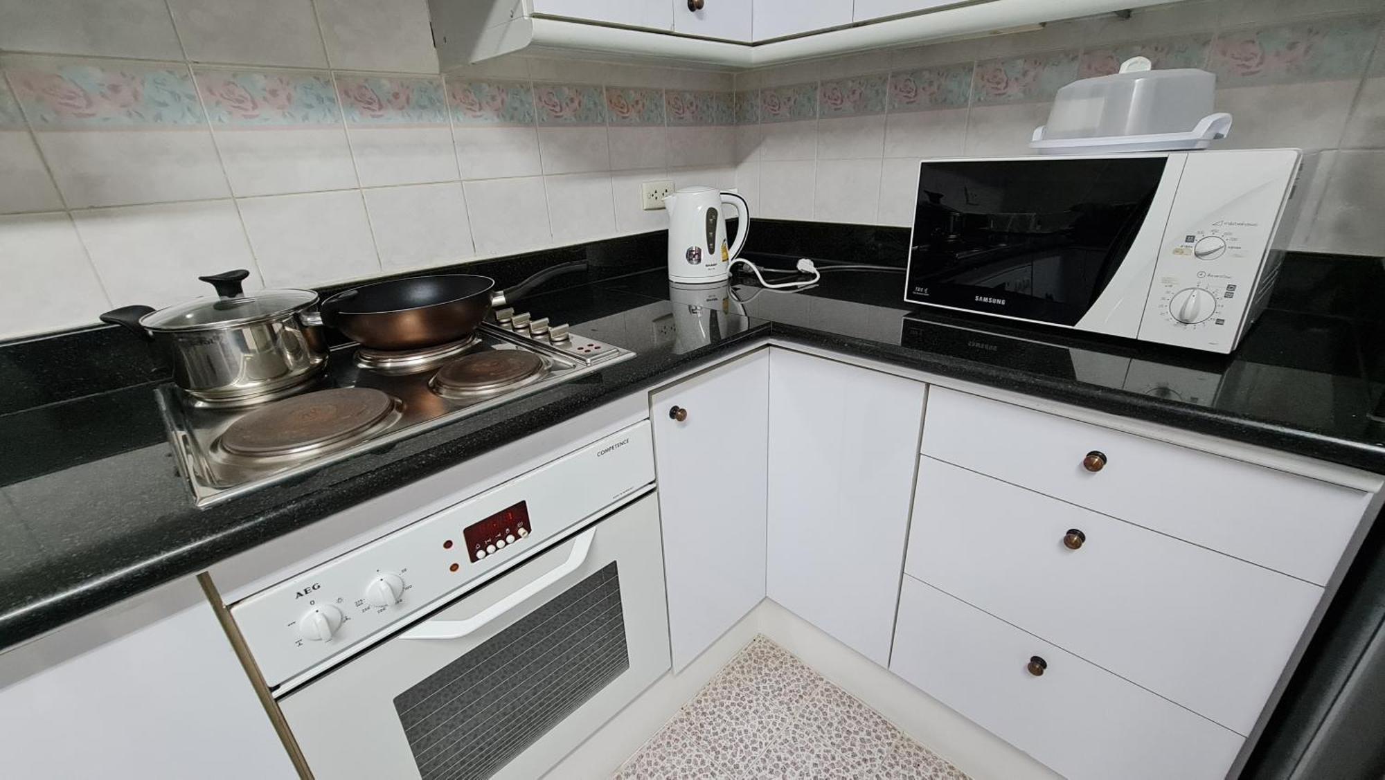 Service Thong Lo Ekkamai Prompong Apartment Bangkok